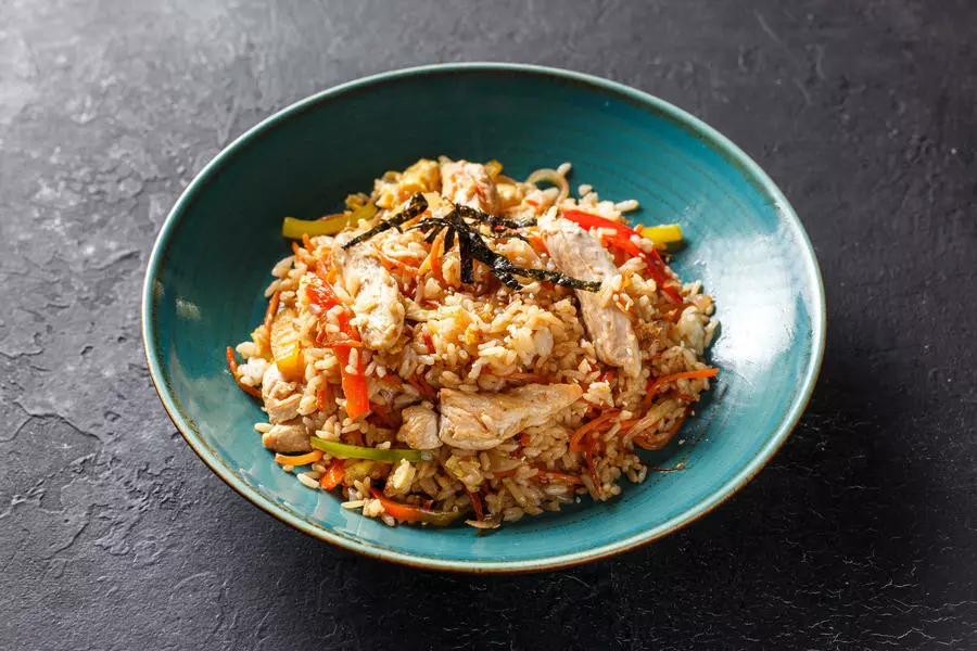 Вок с курицей и рисом – кулинарный рецепт