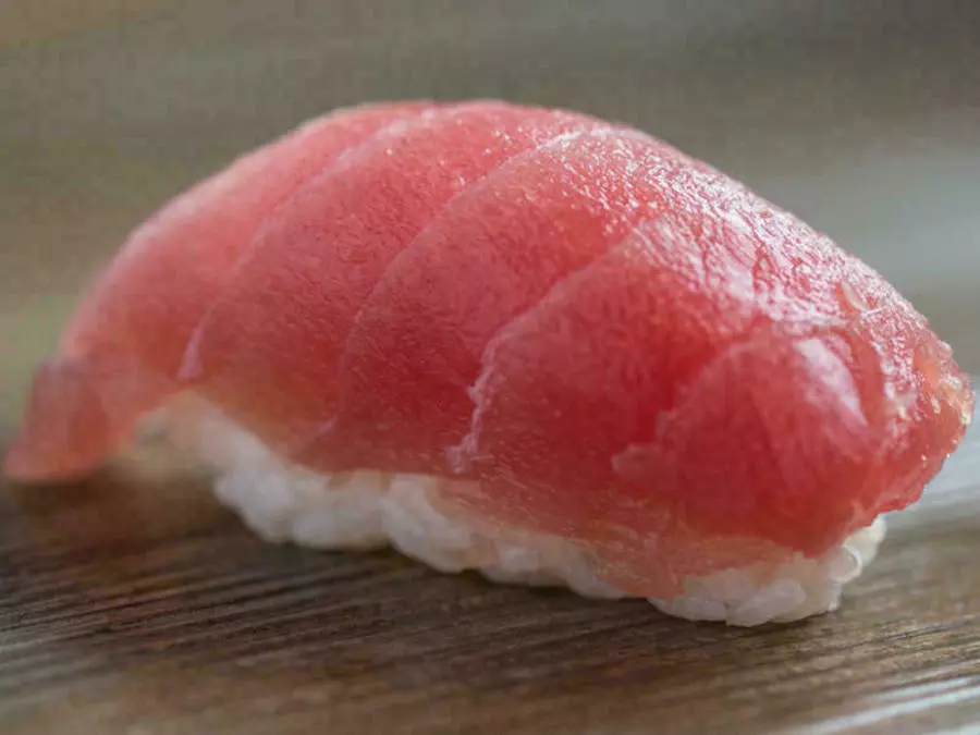 Магуро-суши с тунцом