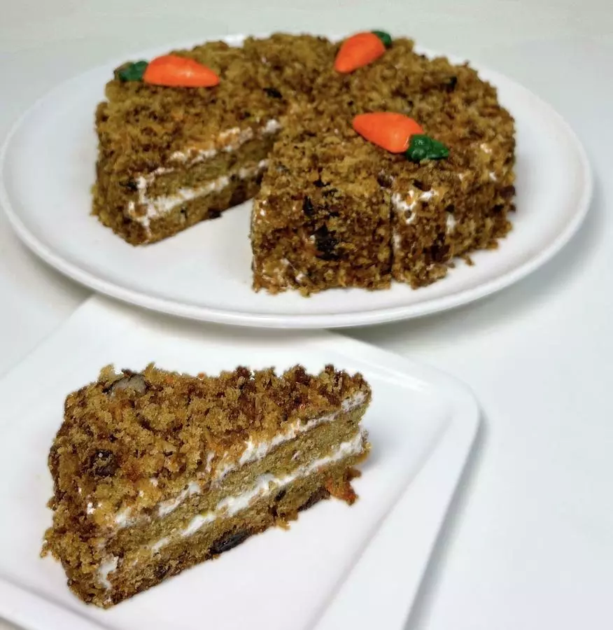 Торт «Морковный с орешками и сухофруктами»  1 кг