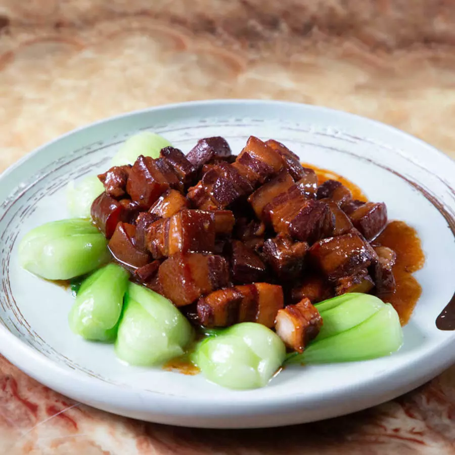 Грудинка с салатом Бок Чой 红烧肉