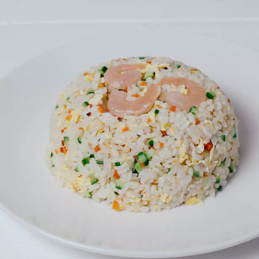 Жареный рис с яйцом и овощами  扬州炒饭