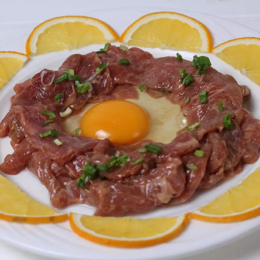 Маринованная говядина с яйцом 秘制牛肉