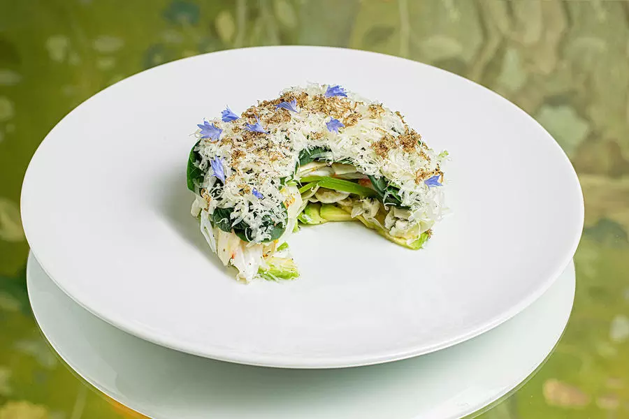 Салат с крабом и артишоком
