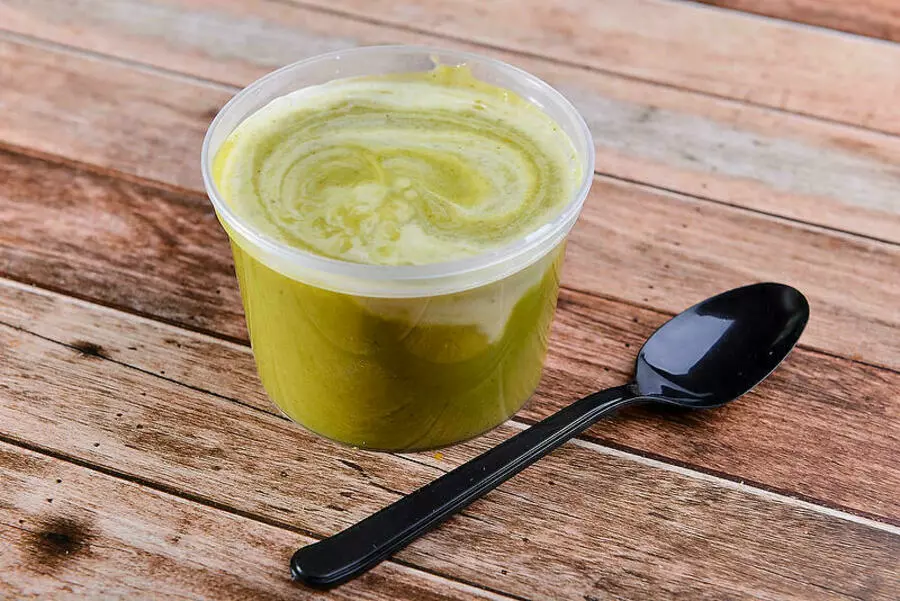 Крем-суп из брокколи на сливках + сухарики 15 г