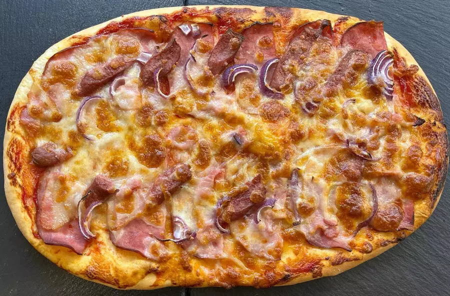 РИМСКАЯ ПИЦЦА С ОХОТНИЧЬМИ КОЛБАСКАМИ
