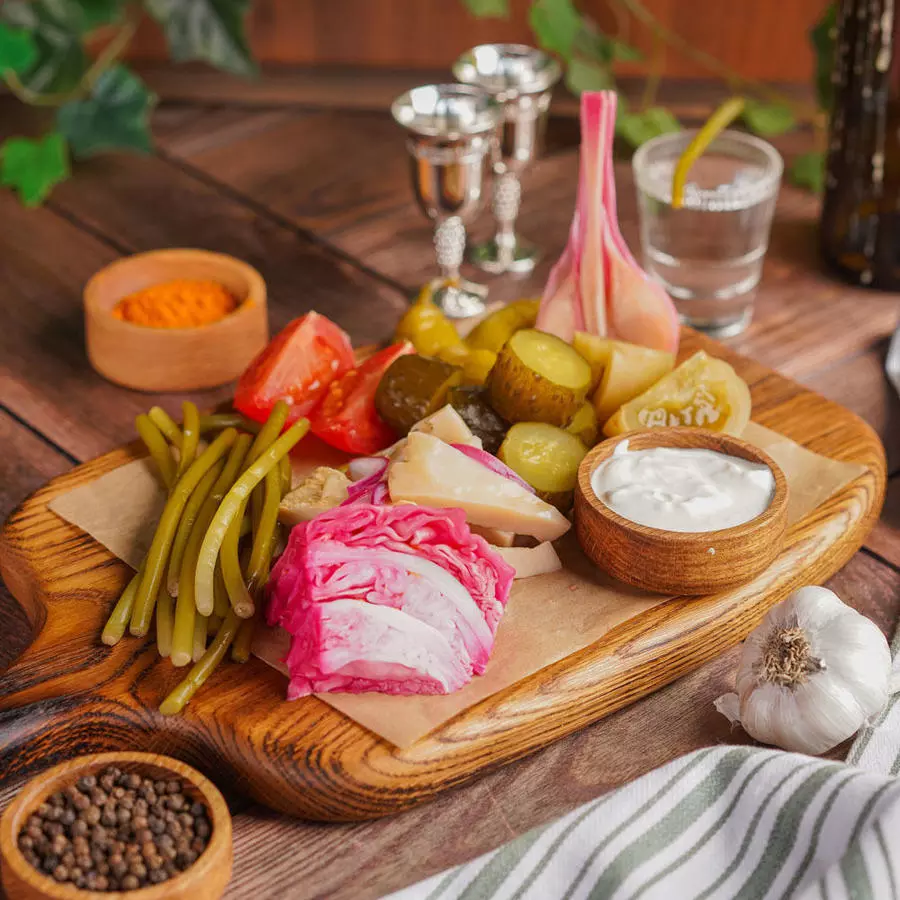 Соленья по-гурийски и грузди (на компанию)
