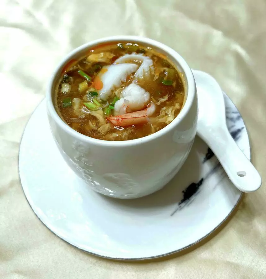 Кисло-острый суп с морепродуктами 海鲜酸辣汤