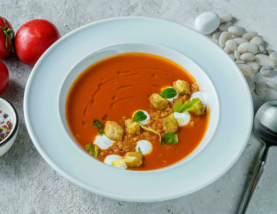 Томатный суп с греческим йогуртом