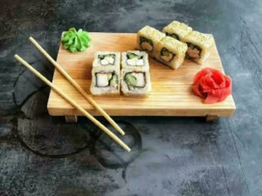 Спайси ролл с кунжутом лосось
