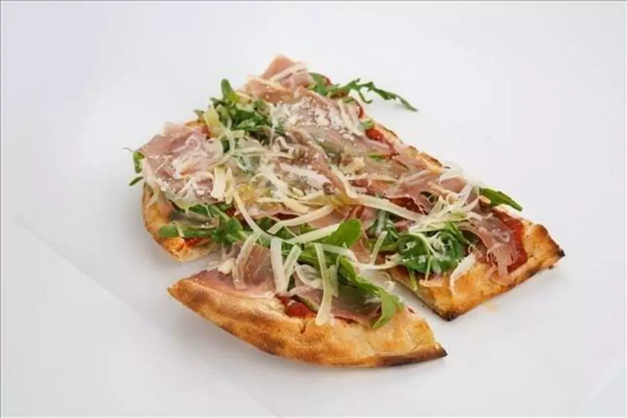 PIZZA с хамоном половинка