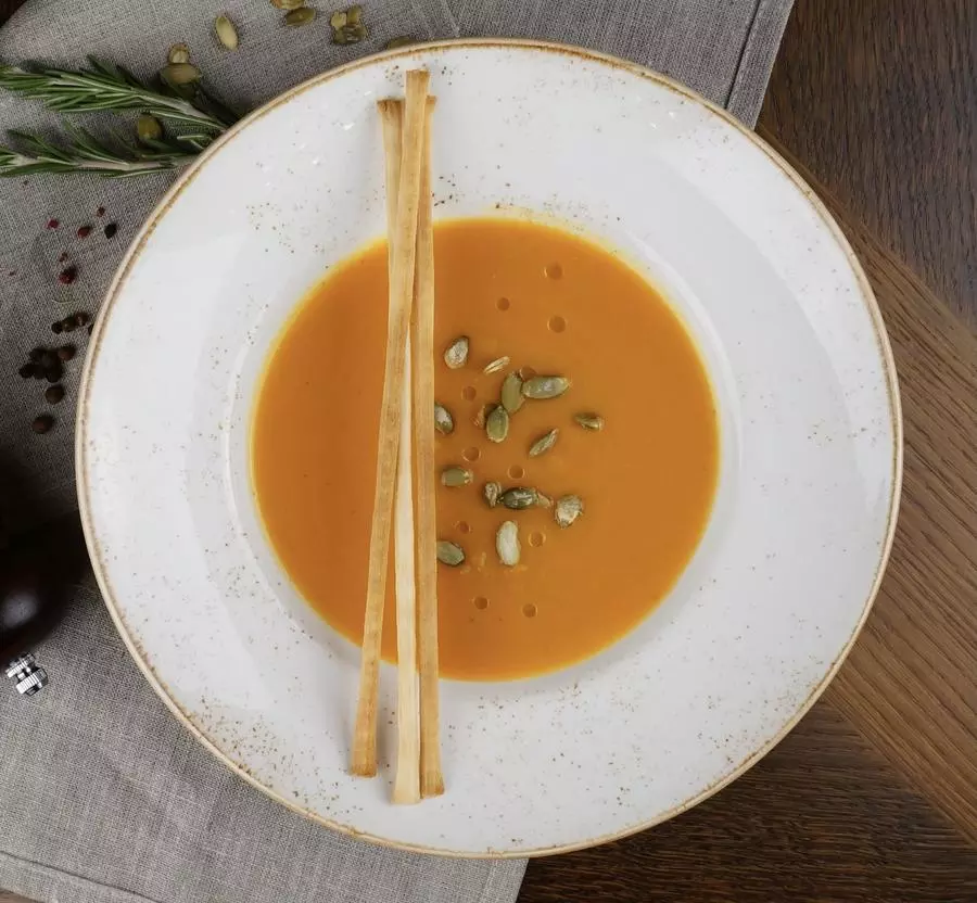 Тыквенный суп с креветками и фета