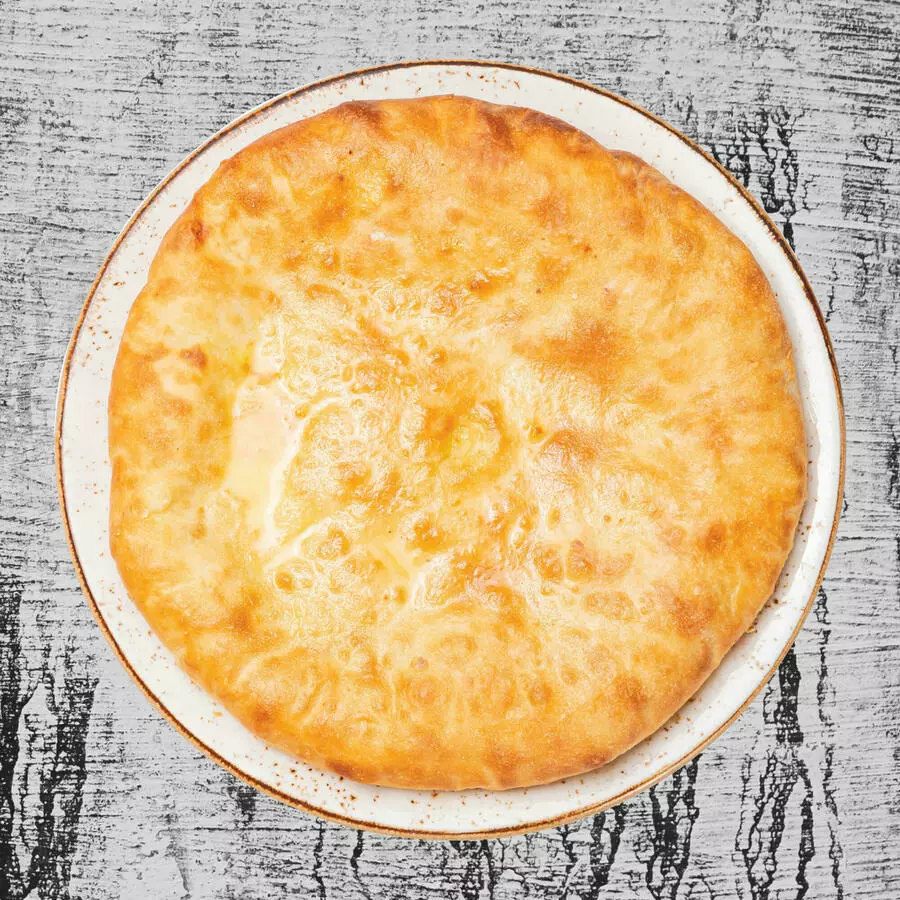Осетинский пирог со свекольной батвой и сыром (Цахарджин)
