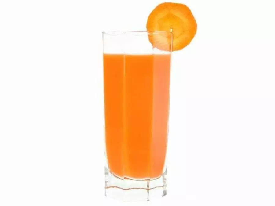 Морковный сок свежевыжатый