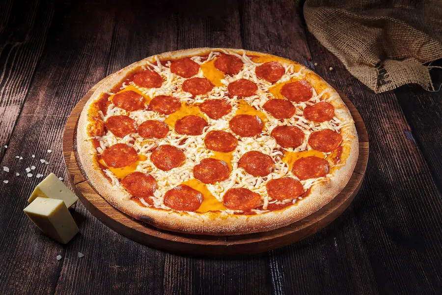 Пицца Пепперони на тонком тесте большая