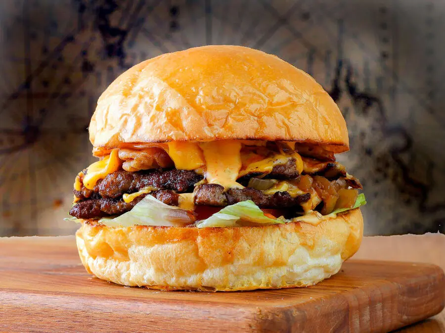 SMASH Бургер с хрустящей котлетой из мраморной говядины 220 гр