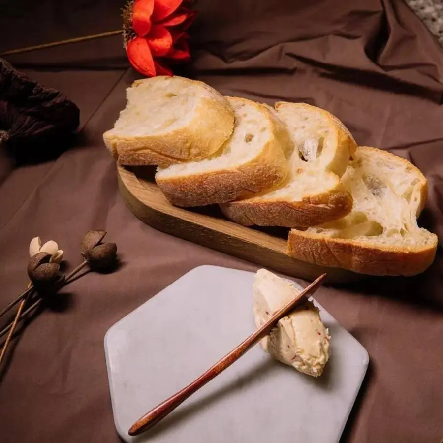 Хлеб с взбитым маслом чили 