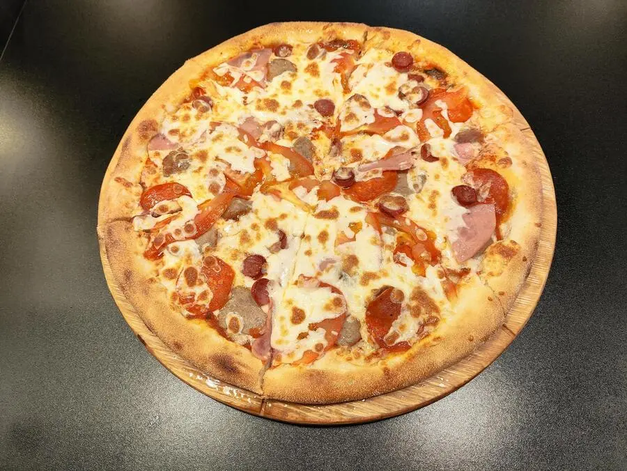 Пицца Мясное ассорти на тонком тесте большая