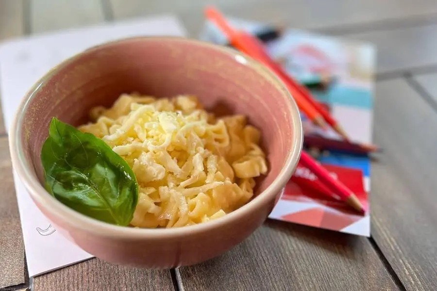Макарошки с сыром сулугуни