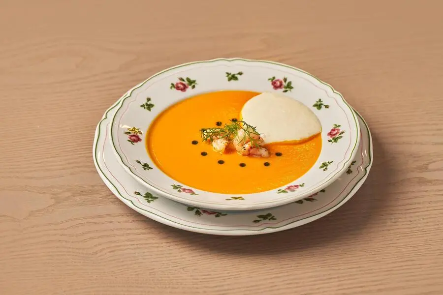 Тыквенный суп с креветками и муссом из сыра грана падано