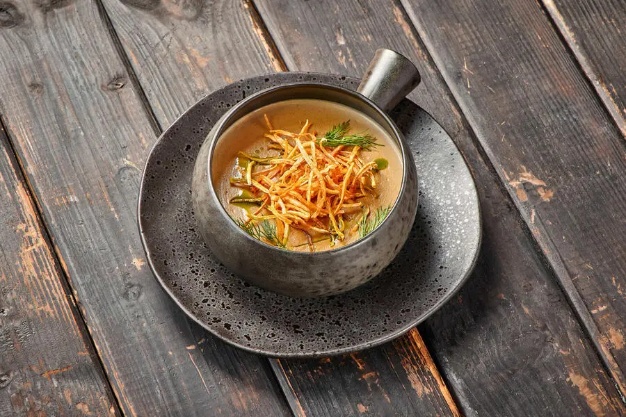 Грибной крем-суп с чипсами из корня сельдерея 