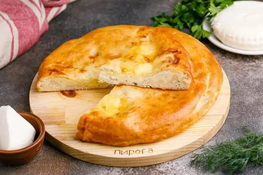 Пирог Осетинский сыр/зелень