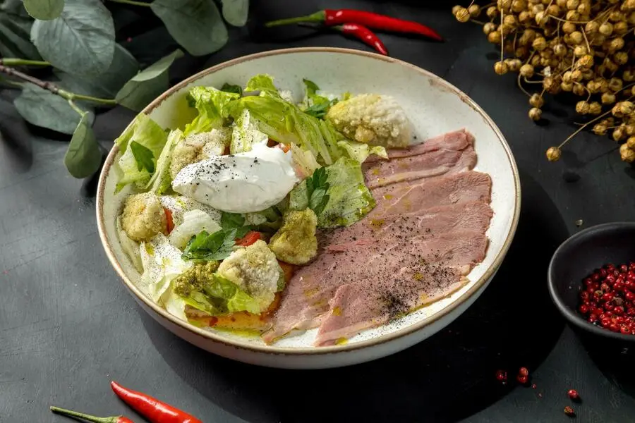 Салат с уткой и хрустящими баклажанами