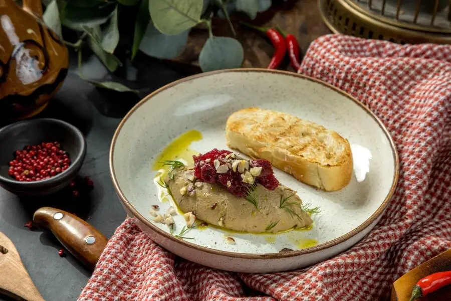 Паштет из куриной печени с вишневым джемом
