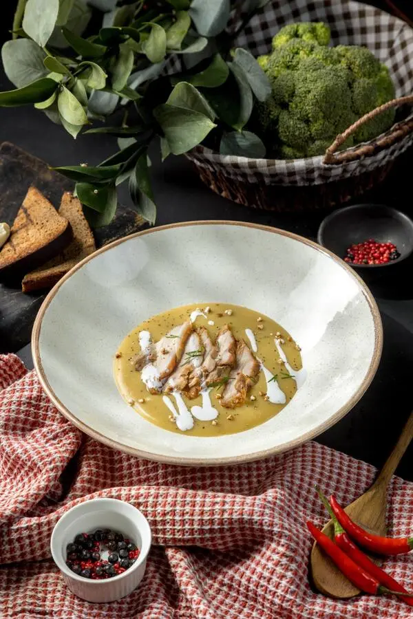 Чечевичный суп с курицей и миндалем