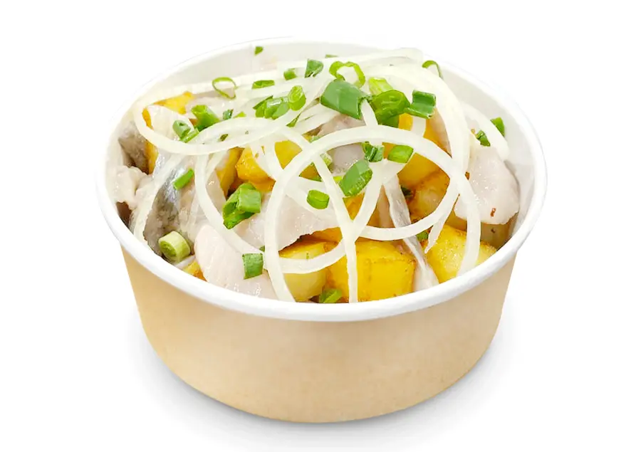 Картофель с сельдью,репчатым луком, горчичным масло и зеленью