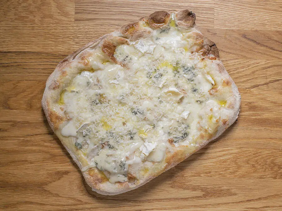 Римская пицца 4 сыра