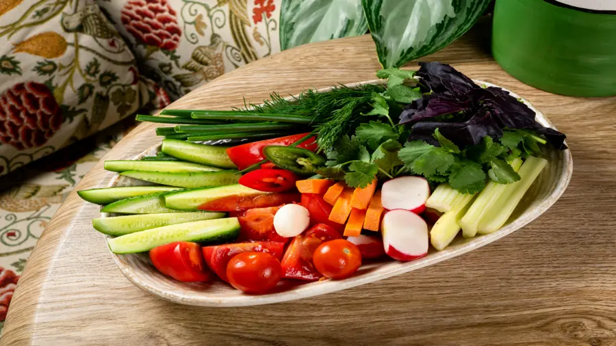 Ассорти кавказских овощей с зеленью