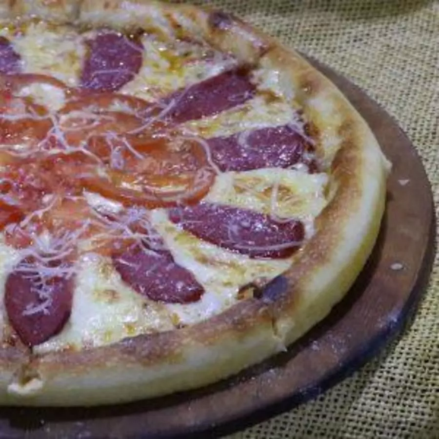 Пицца с салями