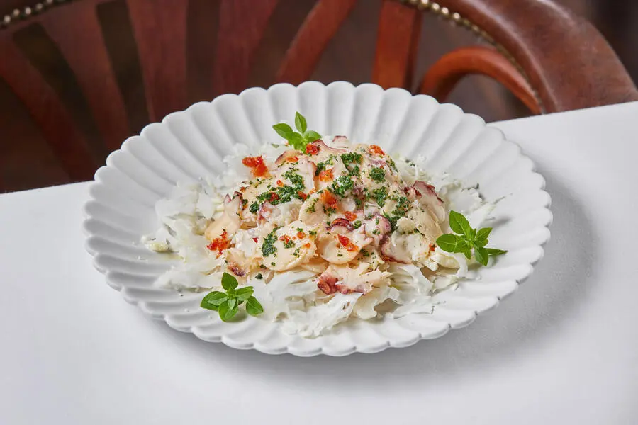 Салат с осьминогом