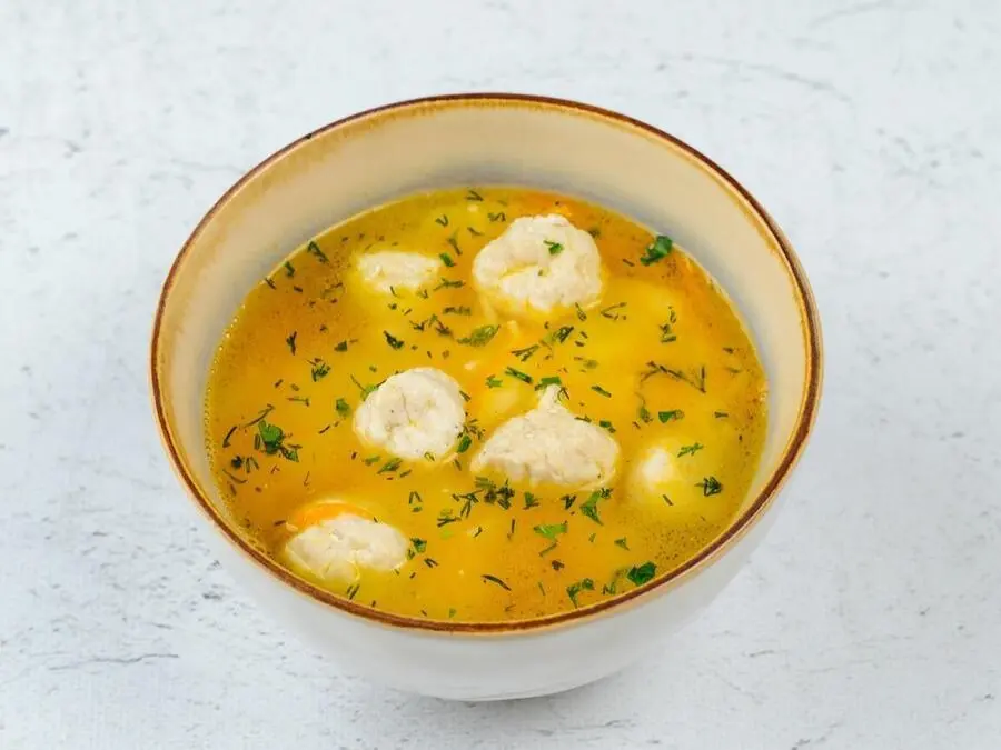 Куриный суп с фрикадельками и яйцом 