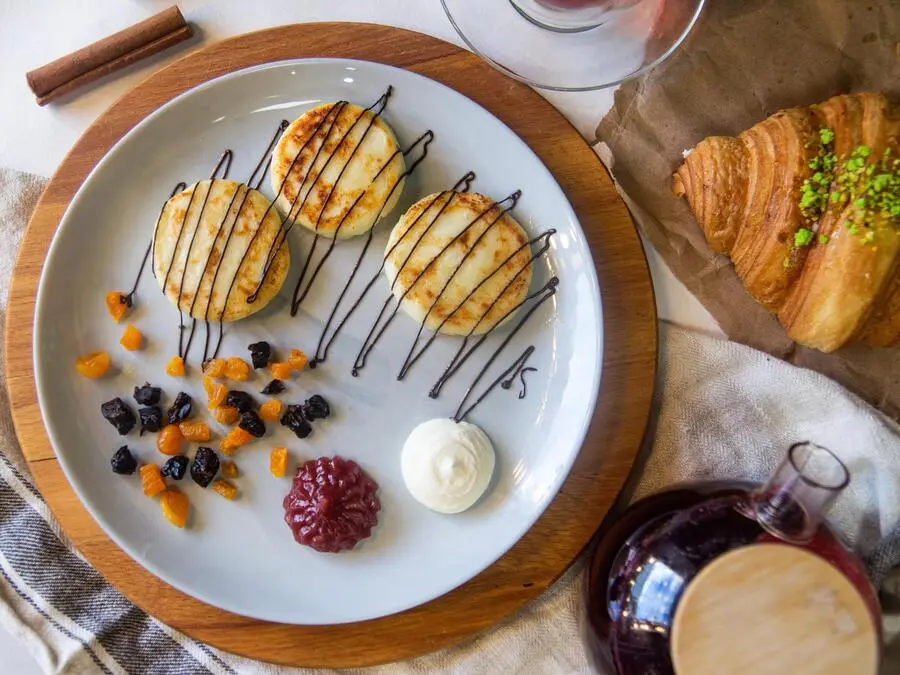 СЫРНИКИ С КЛУБНИЧНЫМ ДЖЕМОМ
