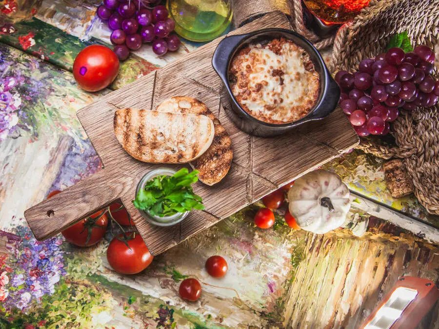 Лазанья с печеным баклажаном и рагу болоньез