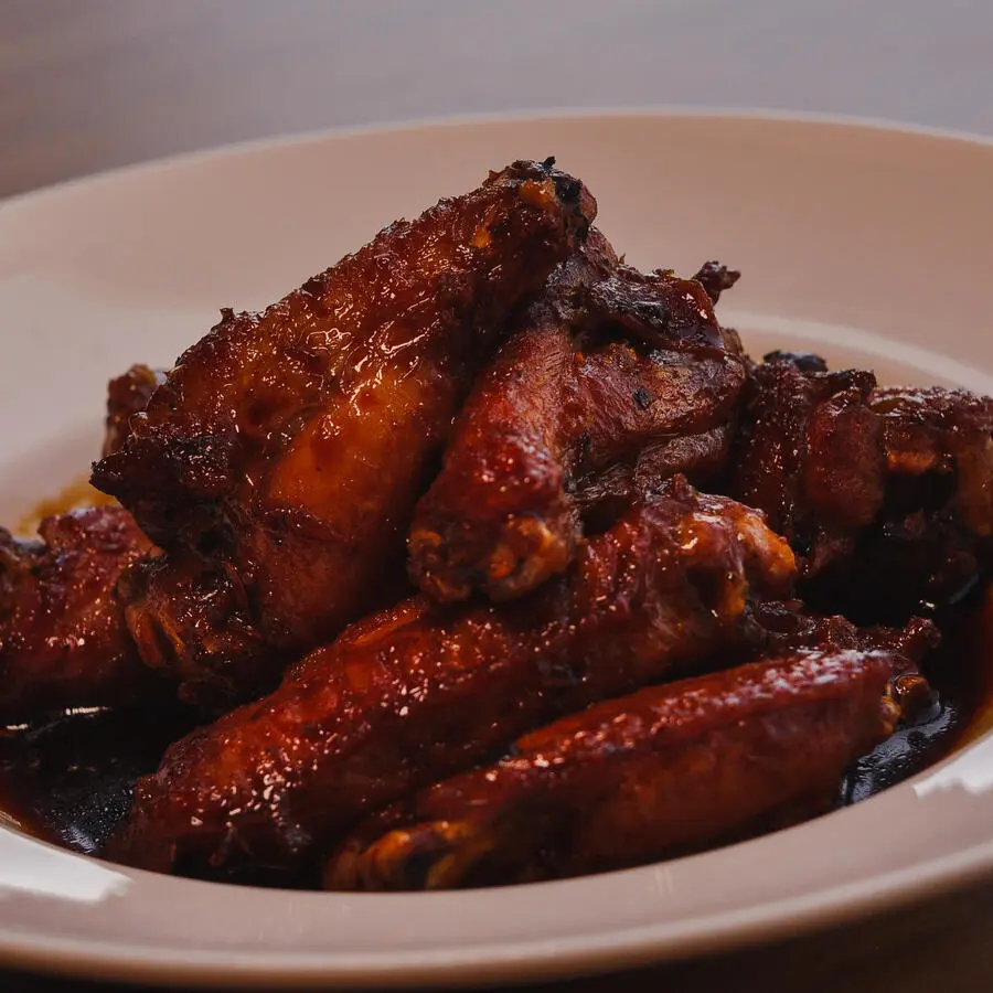 Крылышки куриные в глазури из терияки/Chicken wings with teriyaki glaze.