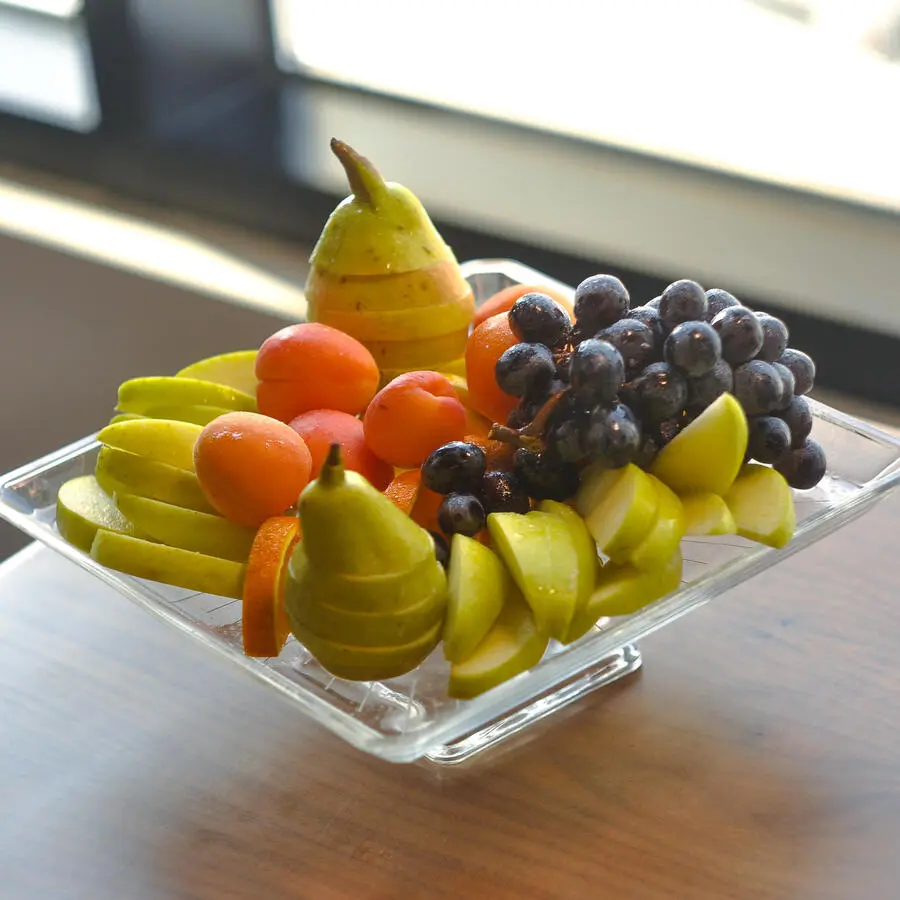 Фруктовая нарезка в ассортименте/Assorted Fruit Slices