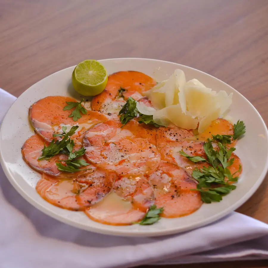 Карпачо из семги с креветкой и лимоном/Salmon carpaccio with shrimp and lemo