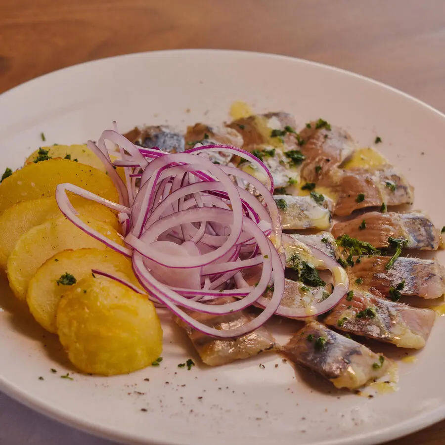 Сельдь с отварным картофелем  и луком/Herring with boiled pot