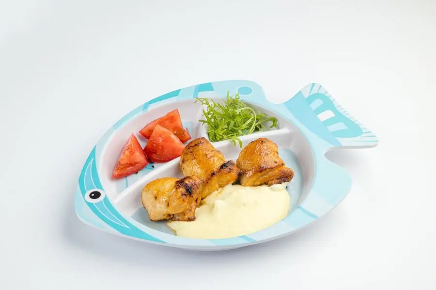 Шашлычок куриный с картофельным  пюре и томатами