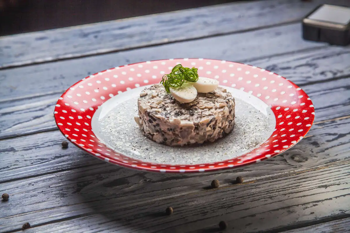 Салат с грибами и куриной печенью