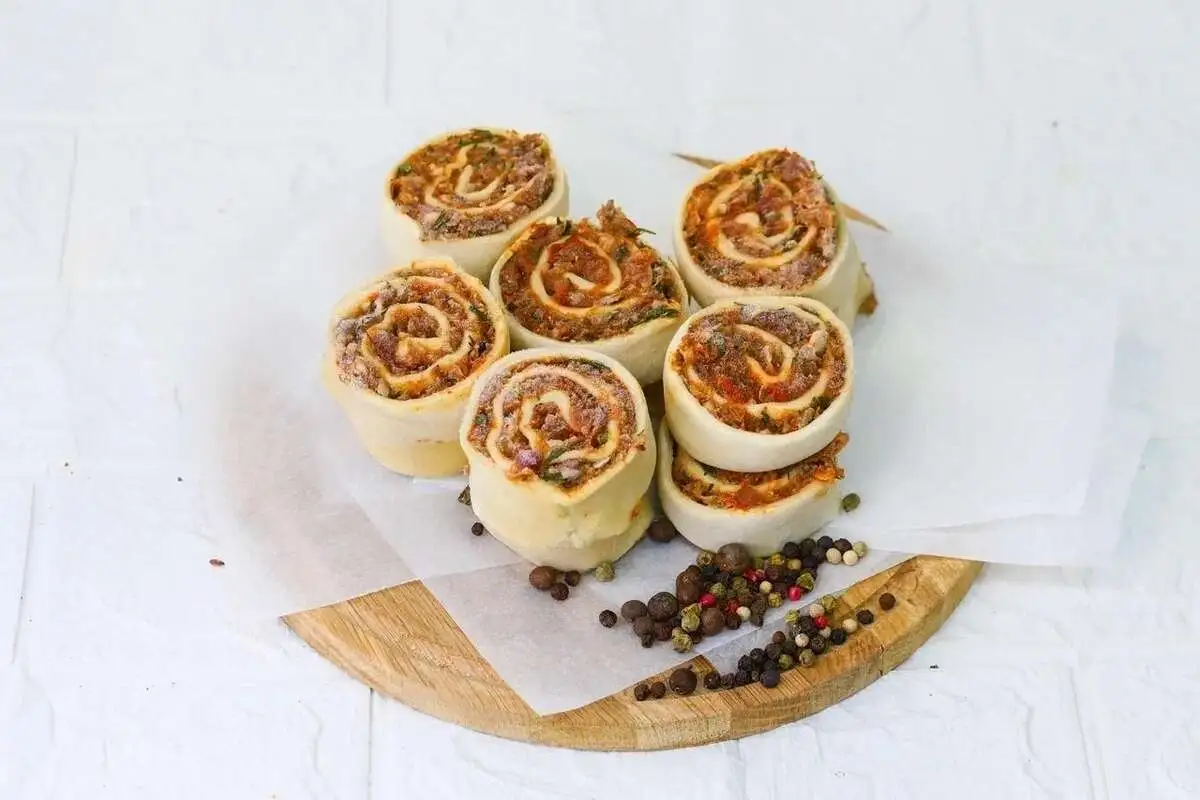  Синабоны с курицей и брокколи