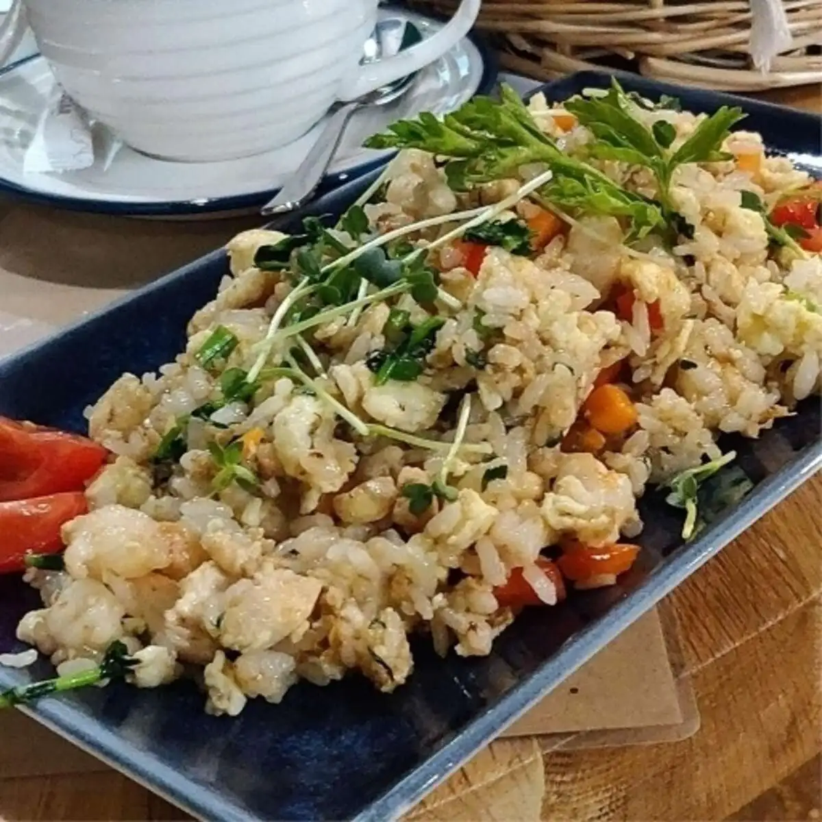 Жареный рис с яйцом, курицей и креветкой, 300 г