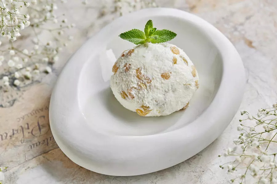 Творог с изюмом