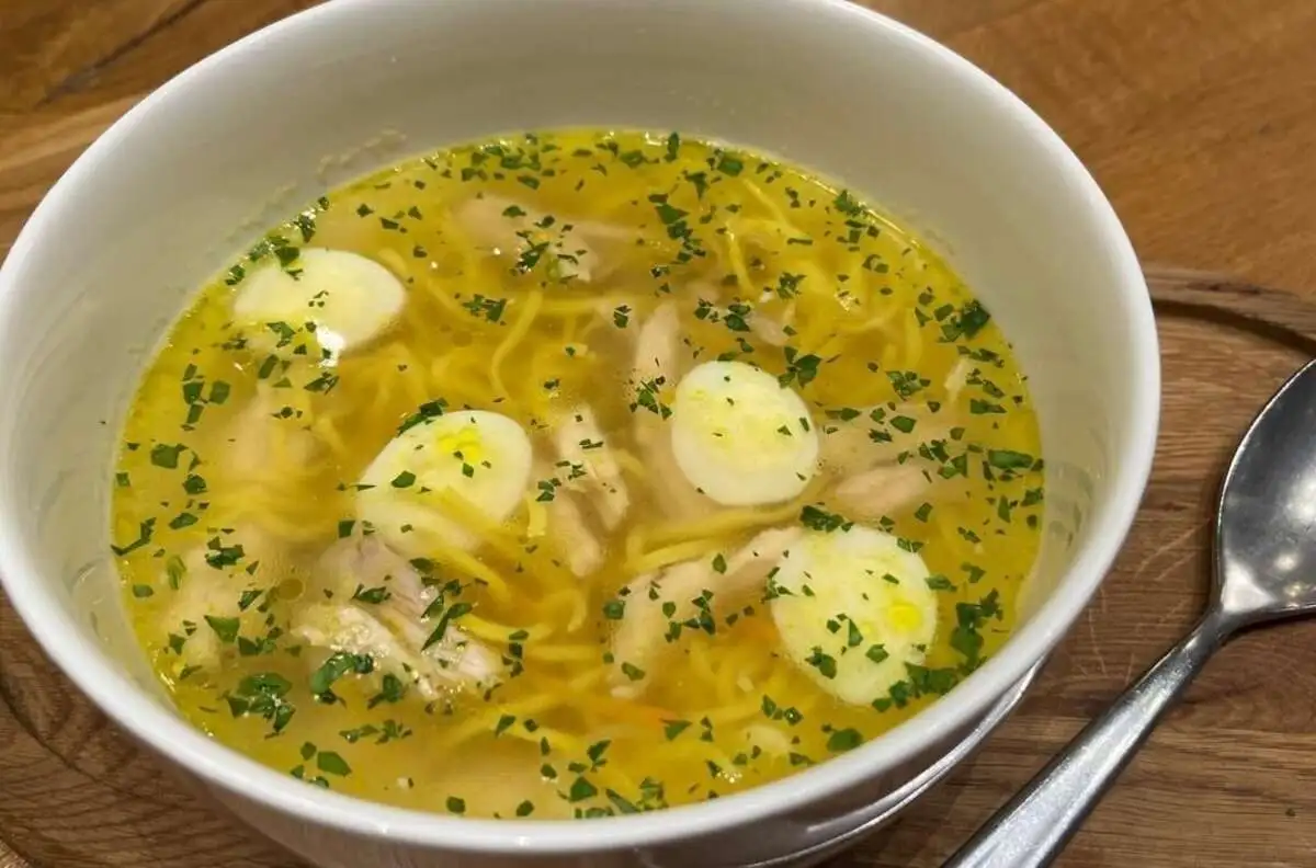 Куриный суп с лапшой