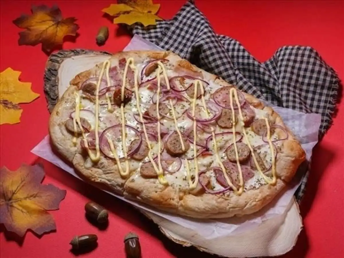 PIZZA с колбасками и беконом 