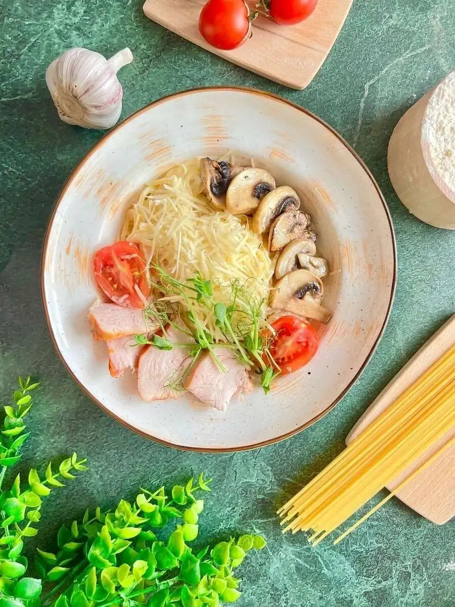Паста с курицей и грибами