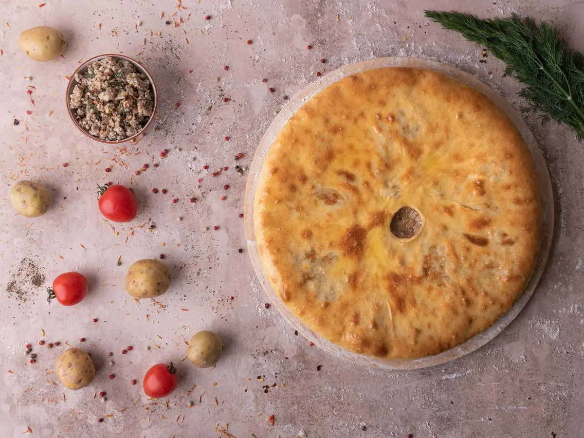 Осетинский пирог с мясом и картофелем