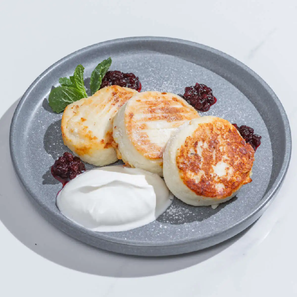 Сырники со сметаной